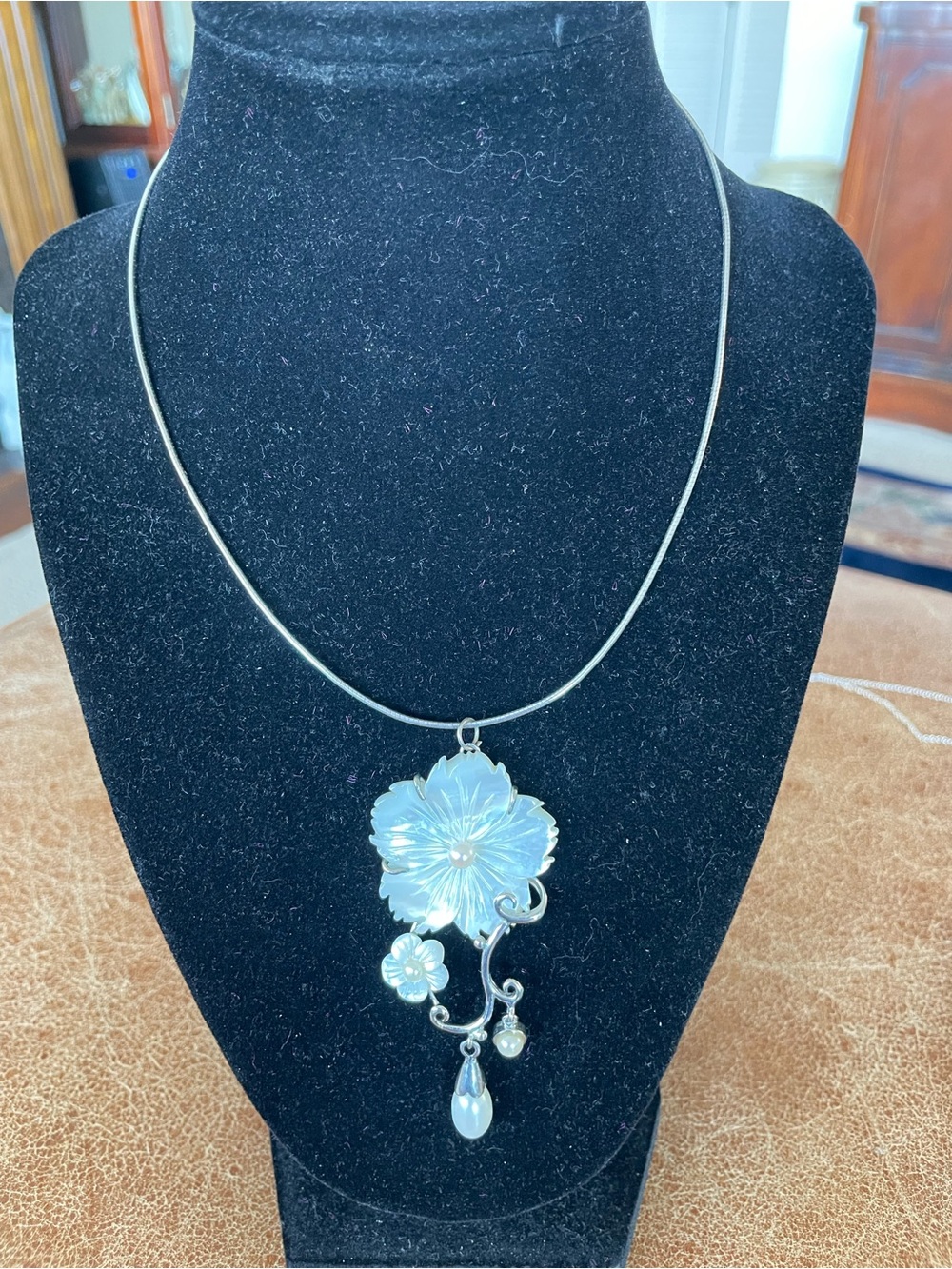 Hand-Carved Mother of Pearl & Freshwater Pearl Floral Pendant 925 Circular Chain